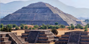 Fotoğraf 3.13 Aztek uygarlığına ait bir piramit (Meksika)