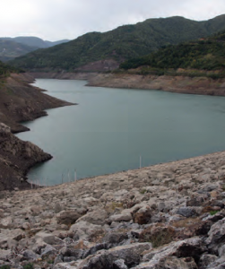 Fotoğraf 4.12 Kuraklık sonucu barajların seviyesi bazen önemli ölçüde çekilmektedir.