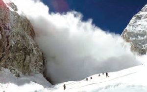 Fotoğraf 4.19 Bir çığ olayı (Everest)