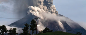 Fotoğraf 4.4 Volkanik patlama sonucu çıkan küller bazen gökyüzünün önemli bir kısmını kapatmaktadır.